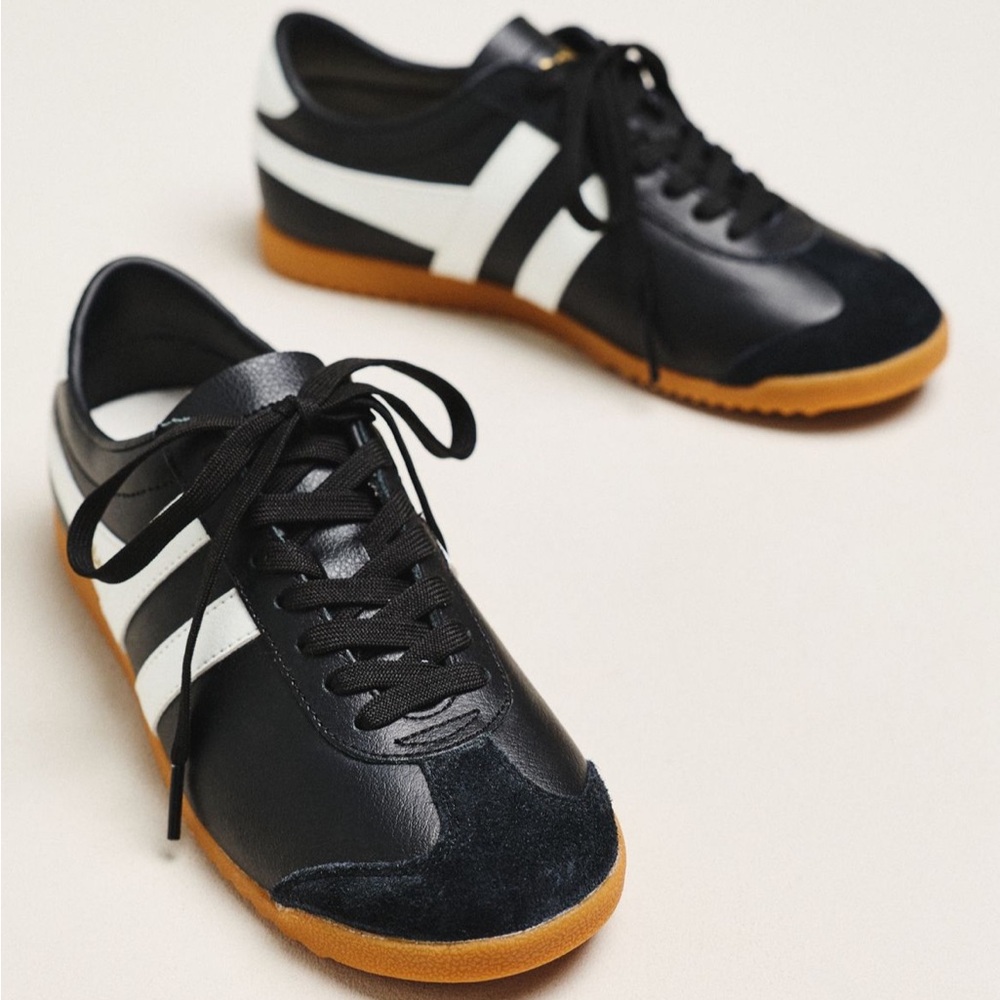 Gola exclusive  bullet pure sneakers women’s 
Black/ white / gum